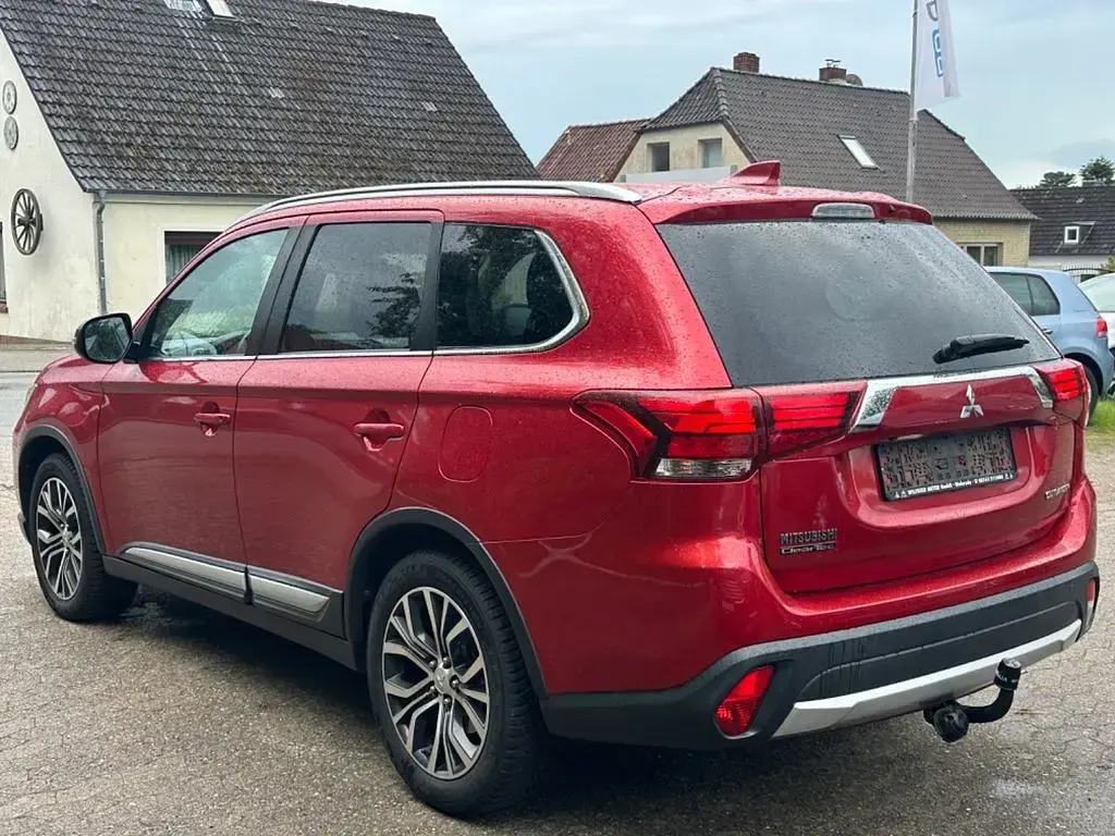 Gebraucht Mitsubishi Outlander Edition 150 PS (110 kW) 2017 Rot SUV