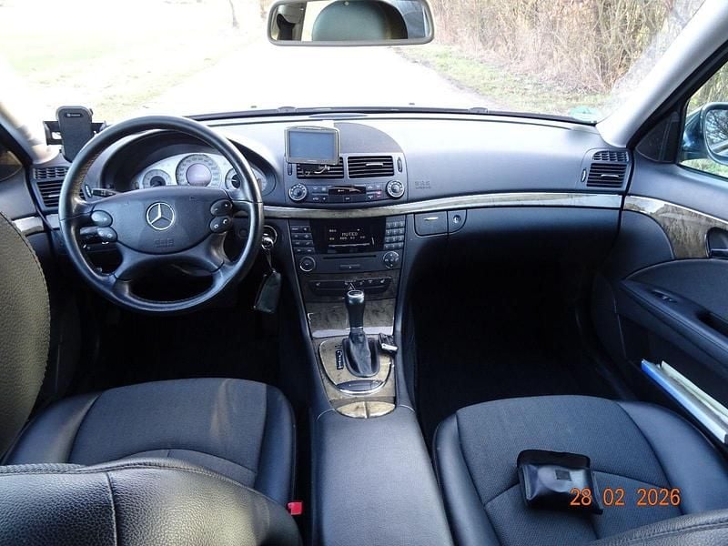 Gebraucht Mercedes E220 Avantgarde 170 PS (125 kW) 2006 Grün Kombi
