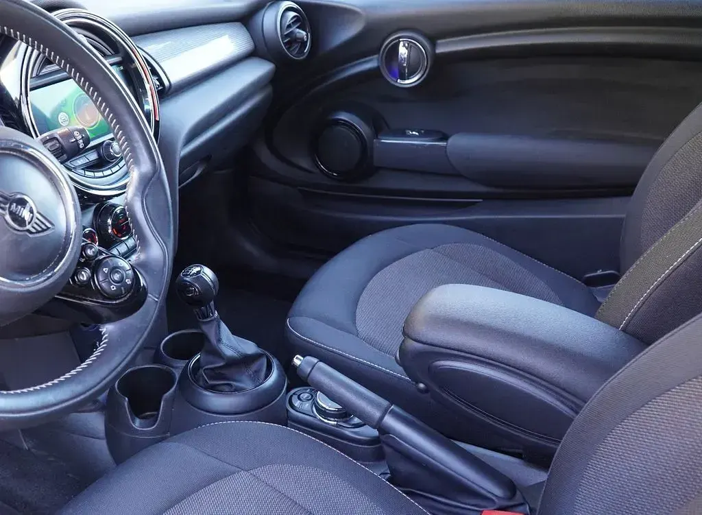 Używany Mini Cooper 136 KM (100 kW) 2018 Niebieski Hatchback
