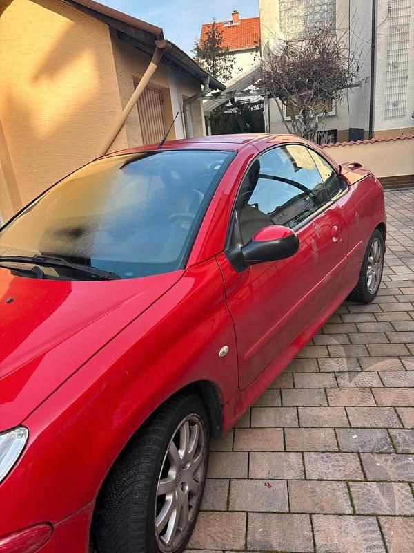 Gebraucht Peugeot 206 CC 101 PS (74 kW) 2007 Rot Cabrio