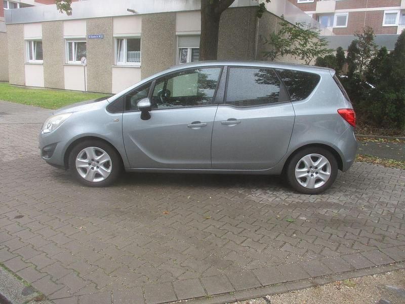 Grau Gebraucht 2011 Opel Meriva Edition Van / Kleinbus | 4.999 € (Guter Preis) - Bild 1/4
