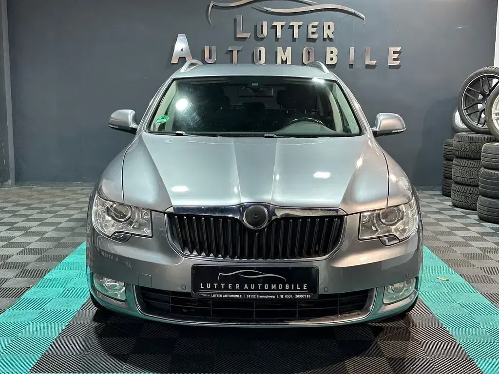 Gebraucht Skoda Superb Ambition 160 PS (117 kW) 2010 Grau Kombi