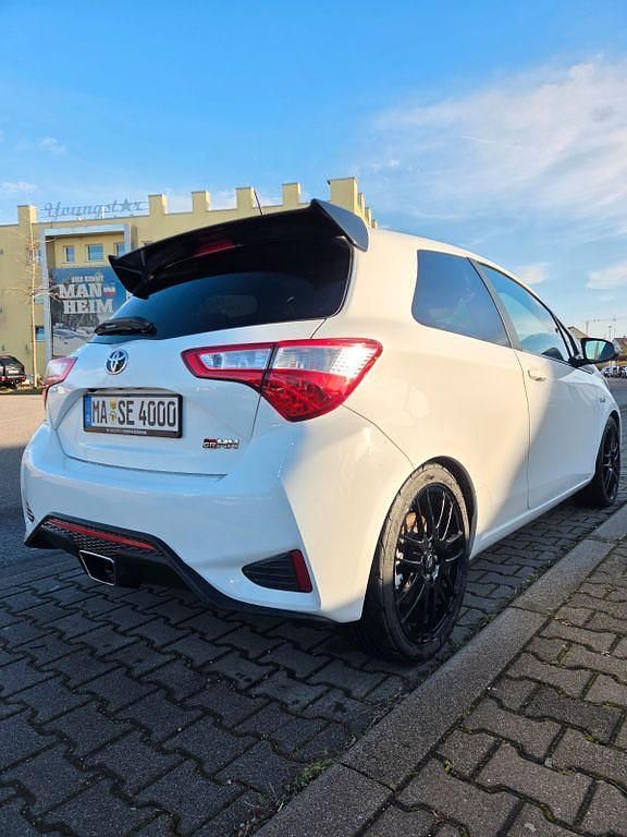 Weiß Gebraucht 2018 Toyota Yaris Kleinwagen | 19.500 € (Superpreis) - Bild 1/4