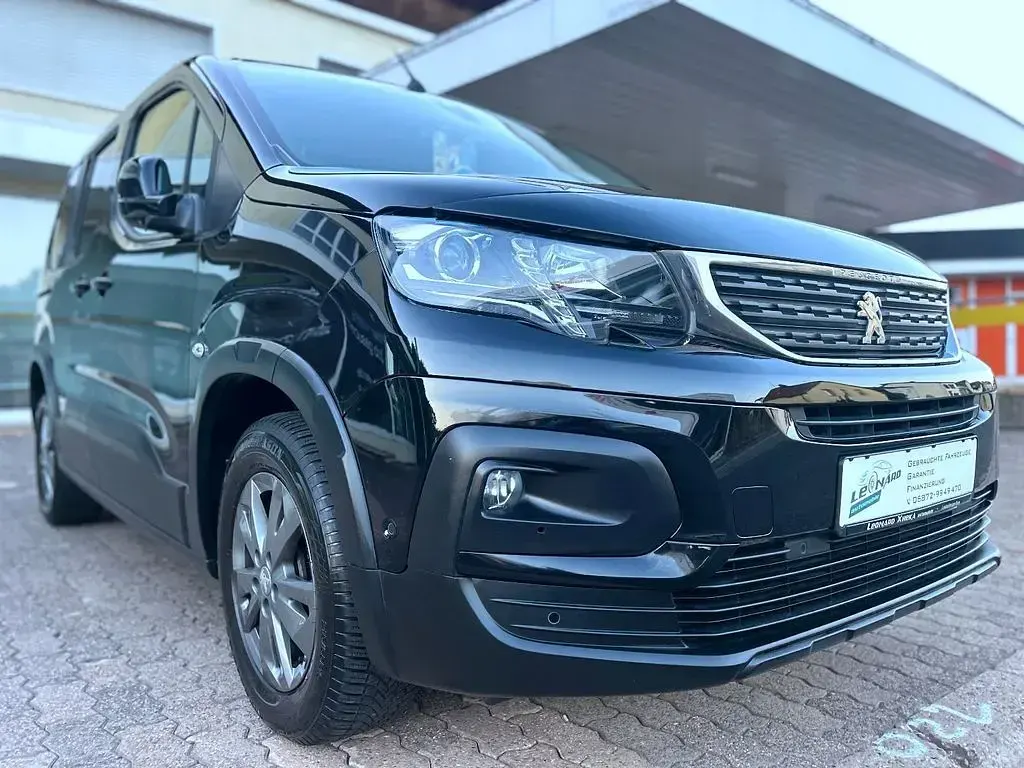 Gebraucht Peugeot Rifter 131 PS (96 kW) 2023 Schwarz Van / Kleinbus