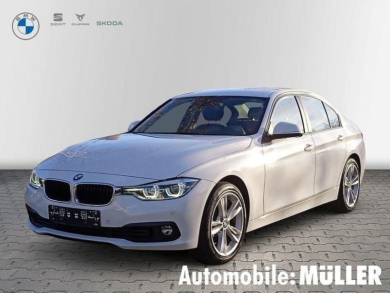 Weiss Gebraucht 2018 BMW 318 Advantage Limousine | 19.990 € (Fairer Preis) - Bild 1/4