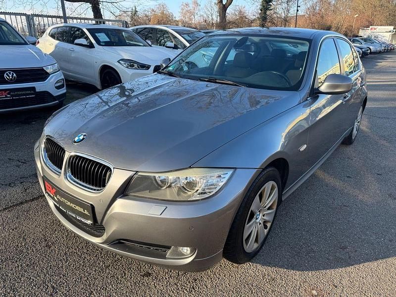 Grau Gebraucht 2009 BMW 318 Comfort Edition Limousine | 3.990 € (Fairer Preis) - Bild 1/4