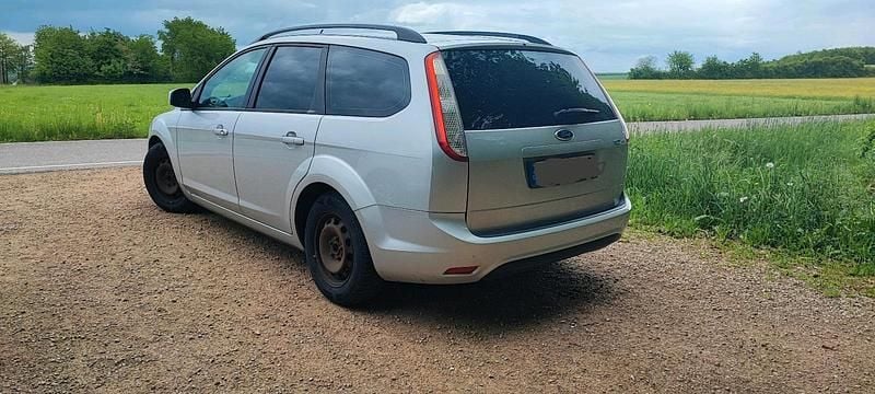 Gebraucht Ford Focus 109 PS (80 kW) 2009 Silber Kombi