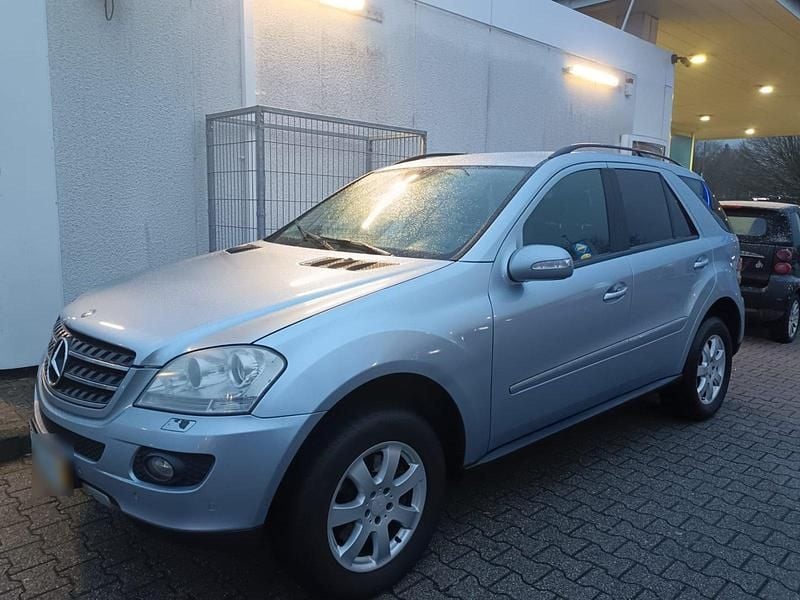 Gebraucht Mercedes ML320 224 PS (164 kW) 2008 Silber SUV