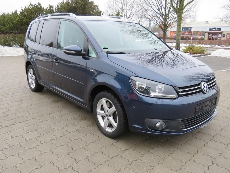 Gebraucht VW Touran Cup 140 PS (102 kW) 2014 Blau Van / Kleinbus