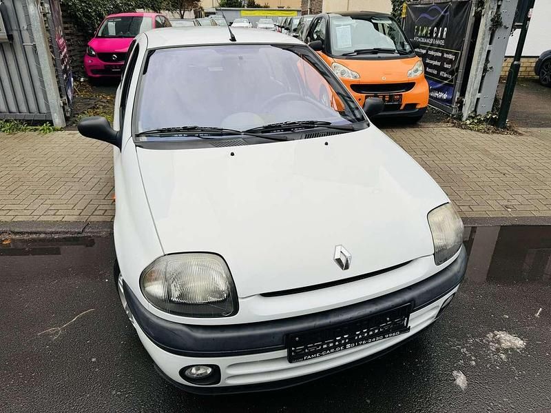 Gebraucht Renault Clio II 75 PS (55 kW) 1998 Weiß Limousine