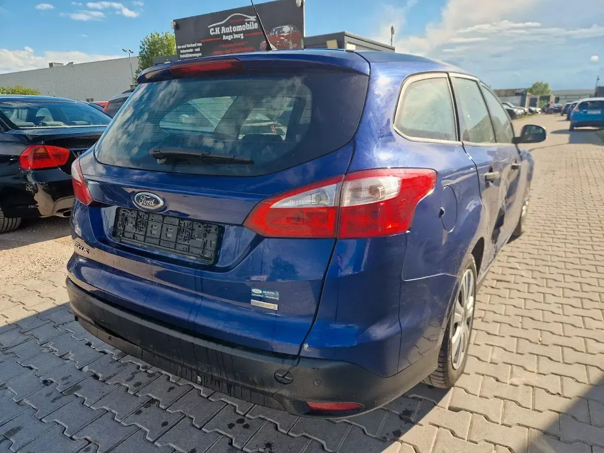 Gebraucht Ford Focus 101 PS (74 kW) 2014 Blau Kombi