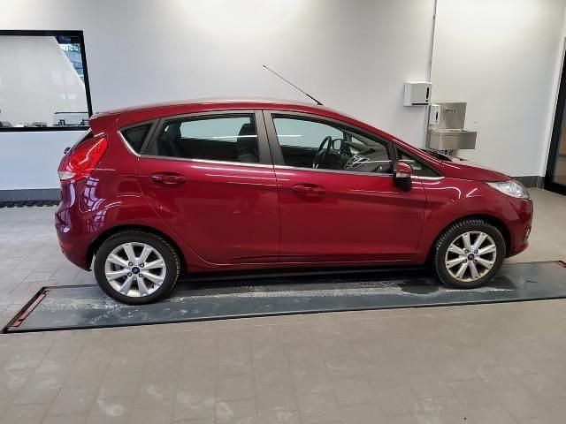 Gebraucht Ford Fiesta Titanium 97 PS (71 kW) 2011 Rot Limousine