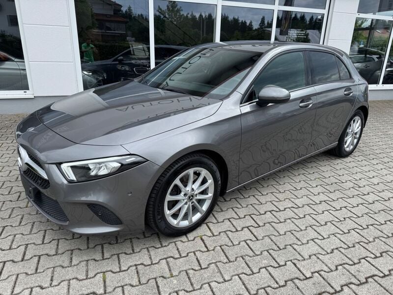 Grau Gebraucht 2019 Mercedes A250 Progressive Limousine | 23.199 € (Guter Preis) - Bild 1/4