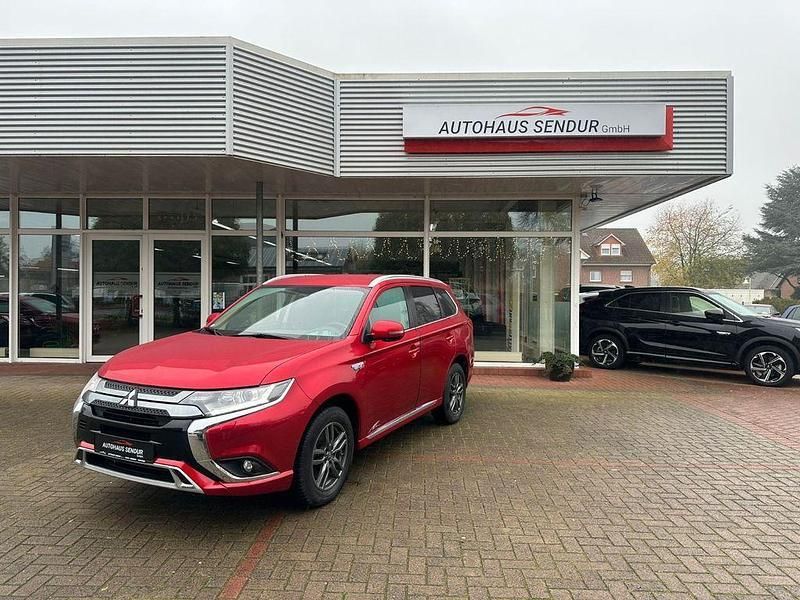 Rot Gebraucht 2021 Mitsubishi Outlander P-HEV Basis SUV | 22.990 € (Fairer Preis) - Bild 1/4