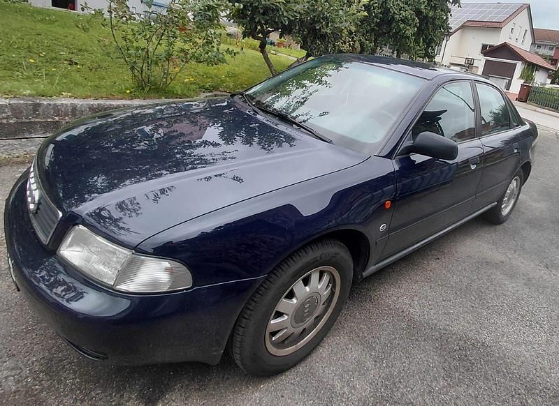 Blau Gebraucht 1996 Audi A4 Limousine | 2.600 € (Fairer Preis) - Bild 1/4