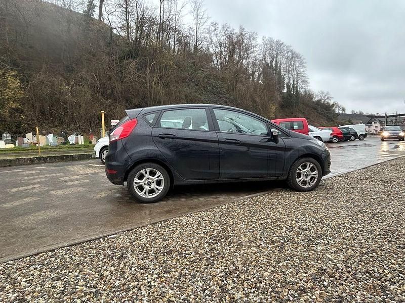 Gebraucht Ford Fiesta Trend 101 PS (74 kW) 2013 Schwarz Kleinwagen