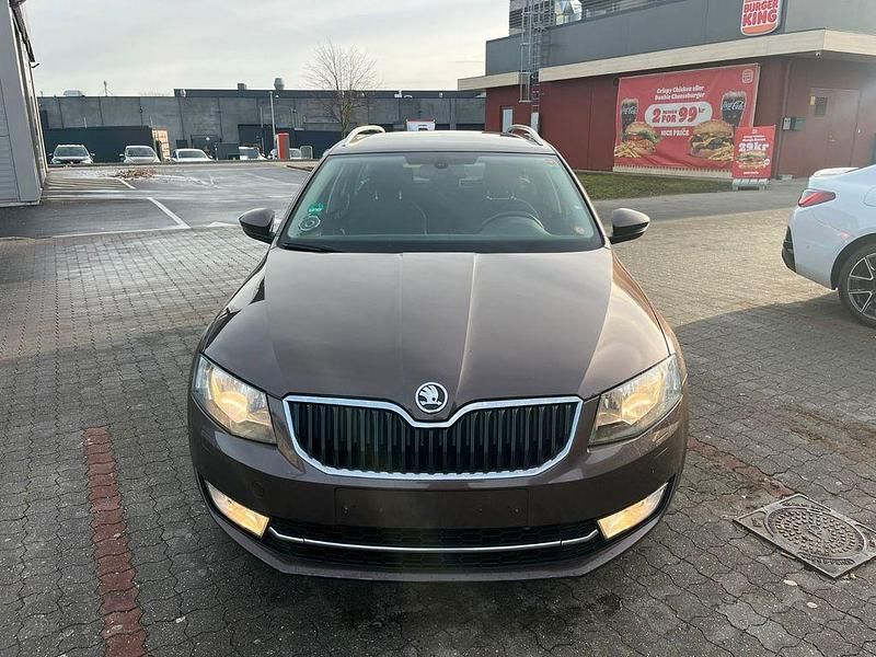 Gebraucht Skoda Octavia Elegance 140 PS (102 kW) 2014 Braun Kombi