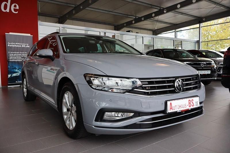 Gebraucht VW Passat 200 PS (147 kW) 2023 Grau Kombi