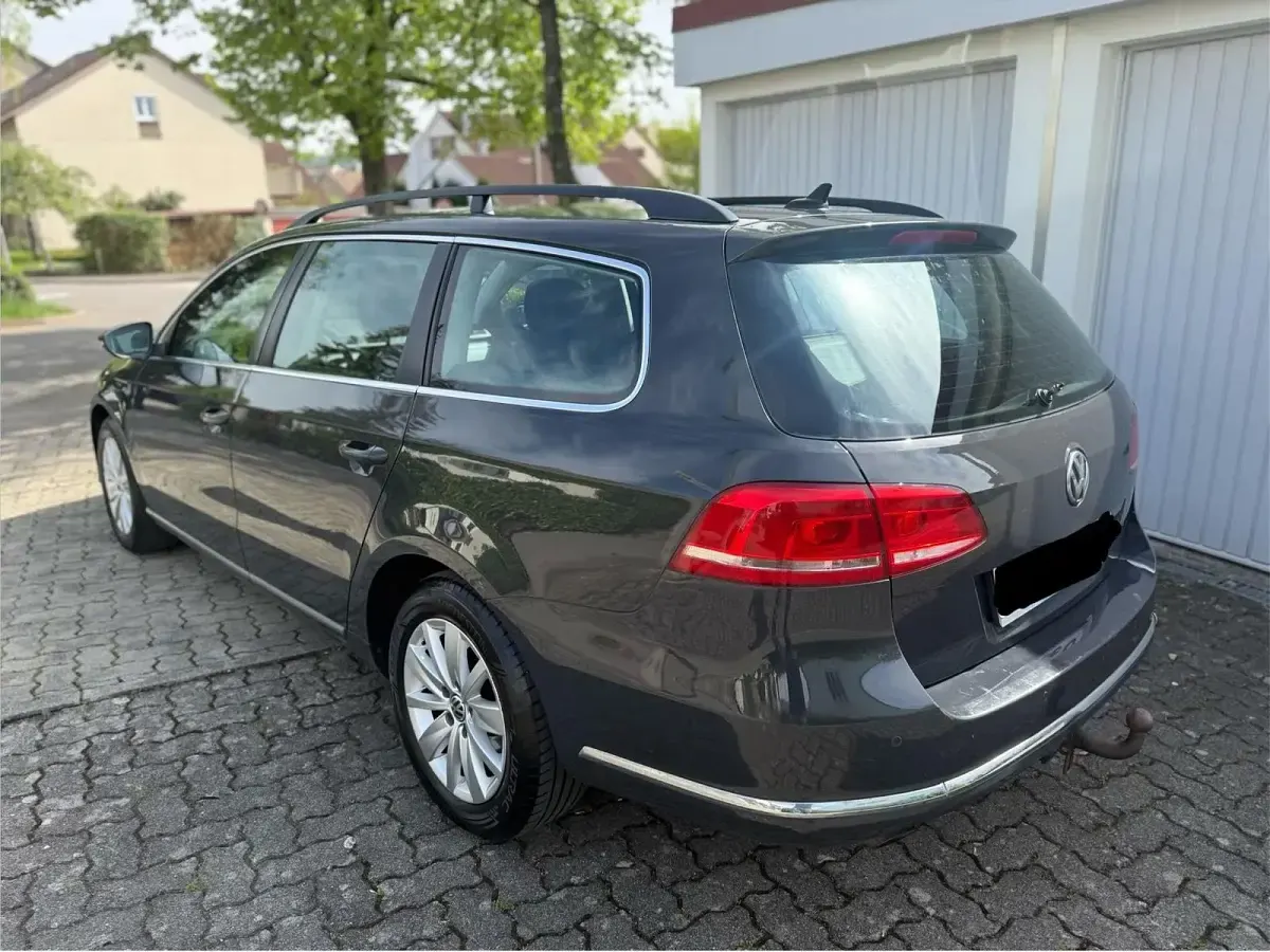 Gebraucht VW Passat 105 PS (77 kW) 2011 Grau Kombi