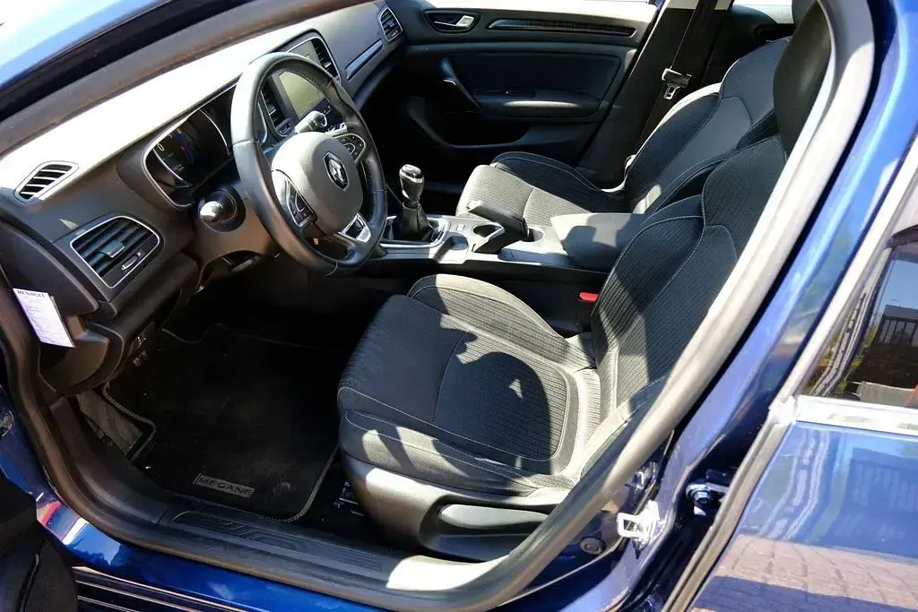 Gebraucht Renault Mégane Zen 132 PS (97 kW) 2017 Blau Kombi