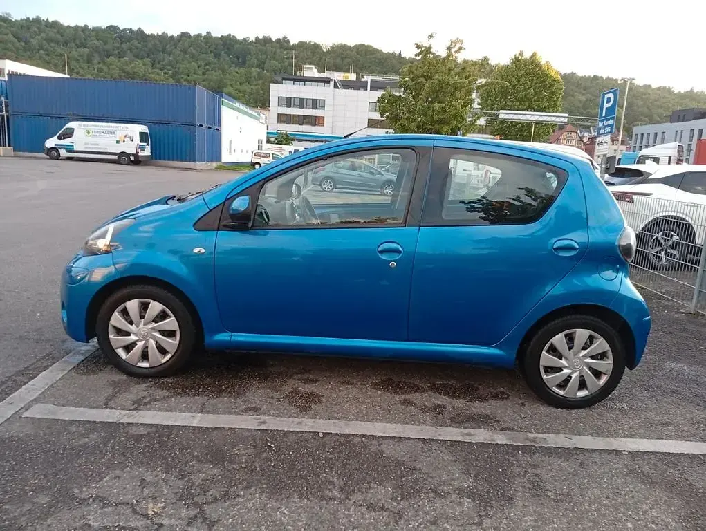 Gebraucht Toyota Aygo Connect Style 68 PS (50 kW) 2012 Blau Kleinwagen