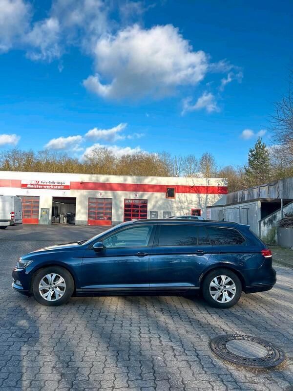 Blau Gebraucht 2015 VW Passat Kombi | 11.200 € (Fairer Preis) - Bild 1/4