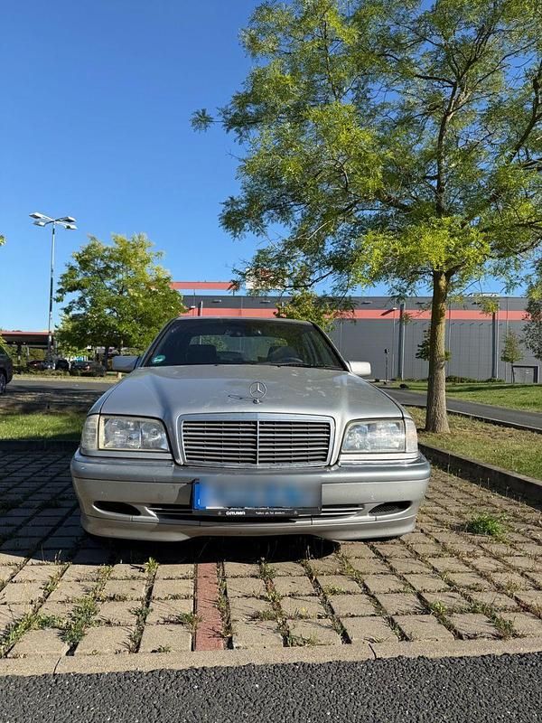 Silber Gebraucht 1997 Mercedes C240 Elegance Limousine | 3.450 € (Fairer Preis) - Bild 1/4