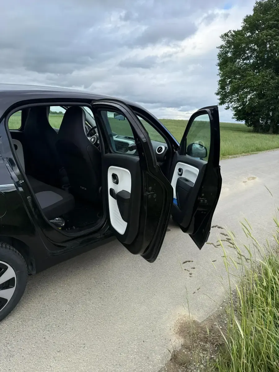 Gebraucht Renault Twingo 69 PS (50 kW) 2016 Schwarz Kleinwagen