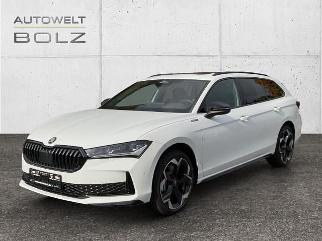 Weiss Gebraucht 2025 Skoda Superb SportLine Kombi | 53.990 € - Bild 1/4