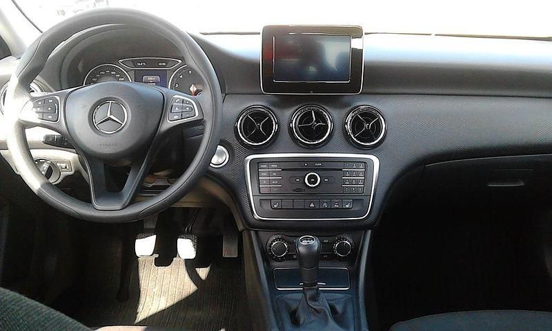 Gebraucht Mercedes A160 Style 102 PS (75 kW) 2018 Schwarz Limousine
