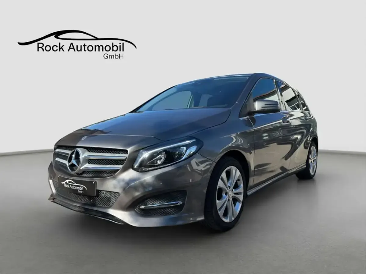 Gebraucht Mercedes B200 Urban 136 PS (100 kW) 2016 Grau Kleinwagen