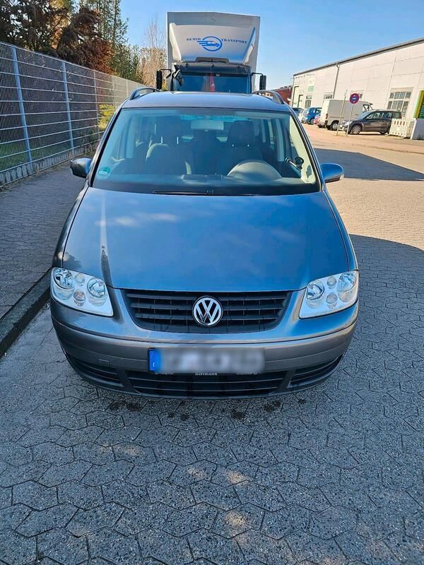 Grau Gebraucht 2004 VW Touran Trendline Van / Kleinbus | 3.999 € - Bild 1/4