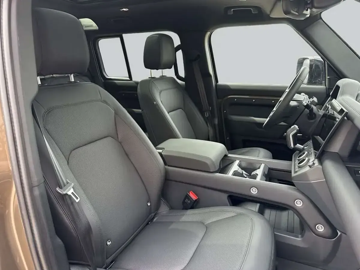 Gebraucht Land Rover Defender SE Dynamic 249 PS (183 kW) 2026 Gondwana stone metallic SUV