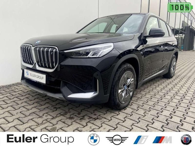 Schwarz Gebraucht 2023 BMW iX1 Performance SUV | 34.388 € (Fairer Preis) - Bild 1/3