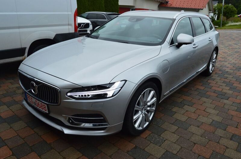 Silber Gebraucht 2018 Volvo V90 Inscription Kombi | 25.990 € (Guter Preis) - Bild 1/4