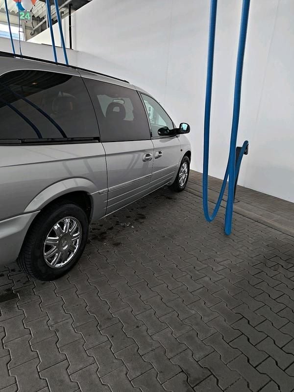 Silber Gebraucht 2025 Chrysler Voyager Van | 3.950 € - Bild 1/4