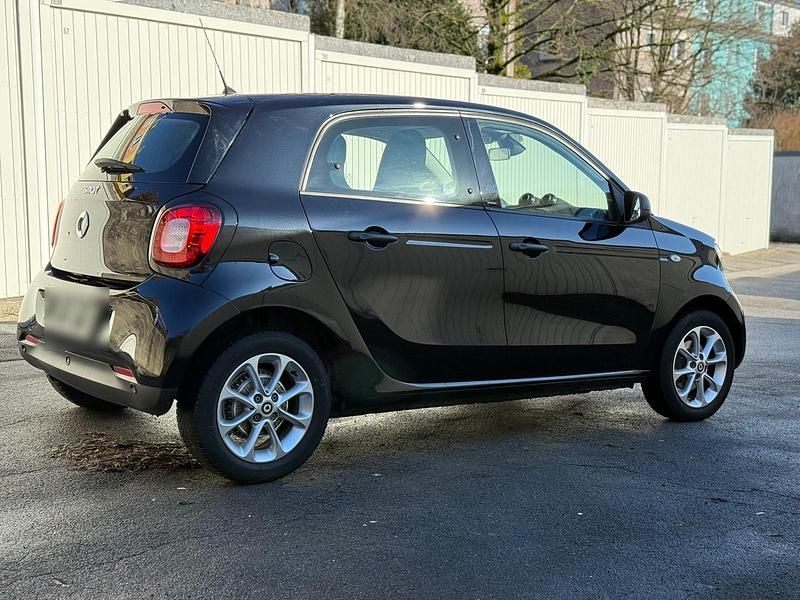 Gebraucht Smart ForFour Passion 71 PS (52 kW) 2019 Schwarz Kleinwagen