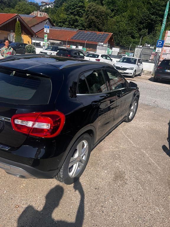 Gebraucht Mercedes GLA220 170 PS (125 kW) 2016 Schwarz SUV