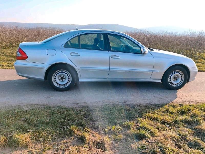 Gebraucht Mercedes E280 231 PS (169 kW) 2006 Silber Limousine