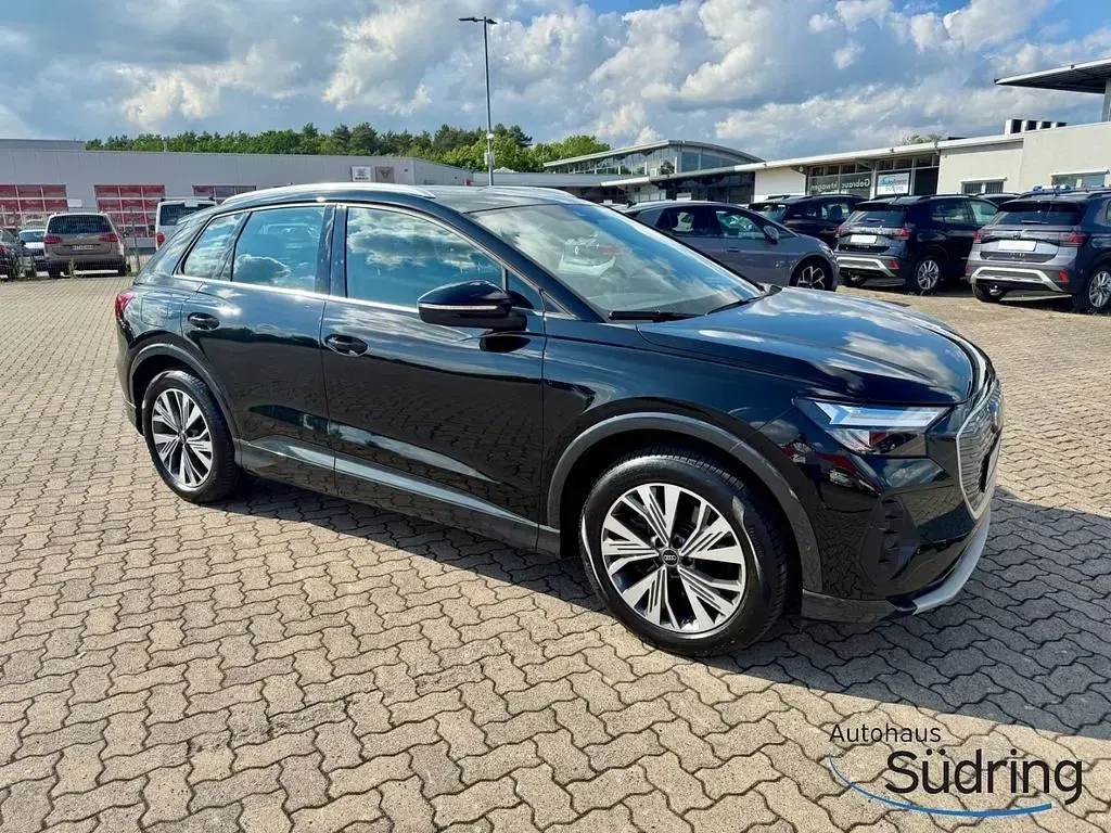 Gebraucht Audi Q4 e-tron Ambiente 150 kW (204 PS) 2022 Mythosschwarz SUV