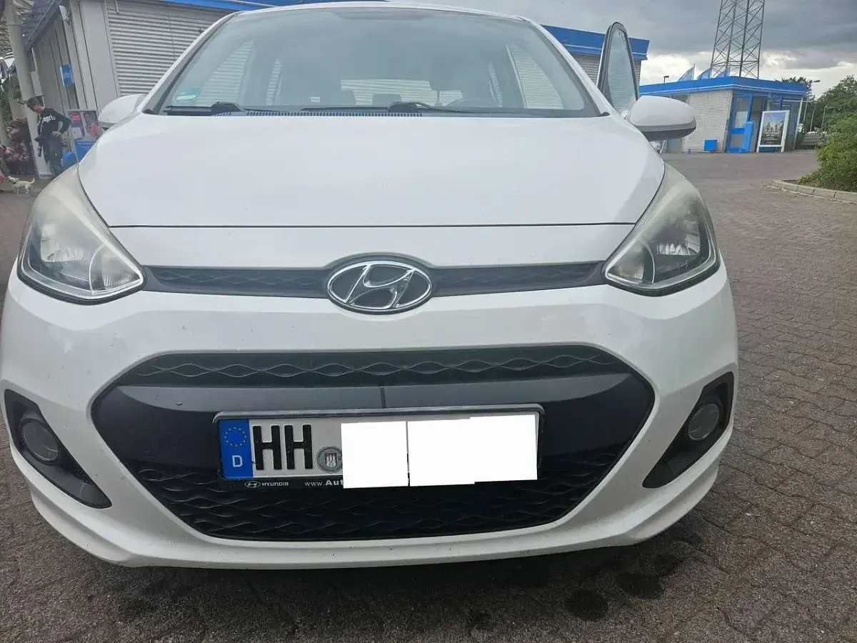 Gebraucht Hyundai i10 69 PS (50 kW) 2014 Weiß Kleinwagen
