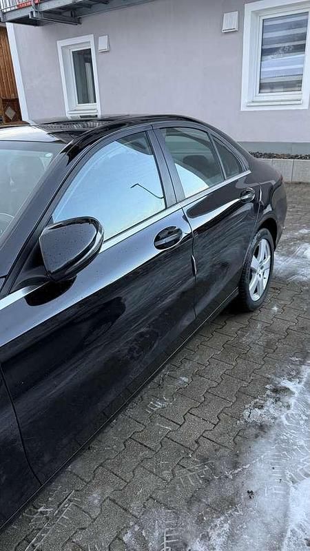 Schwarz Gebraucht 2017 Mercedes C250 Limousine | 28.500 € - Bild 1/4