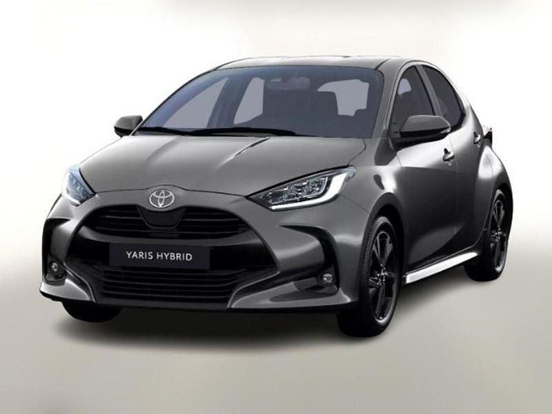 Grau Neu 2025 Toyota Yaris Hybrid Limousine | 23.531 € (Guter Preis) - Bild 1/4
