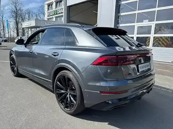 Gebraucht Audi Q8 S-Line 286 PS (210 kW) 2024 Daytonagrau perleffekt SUV