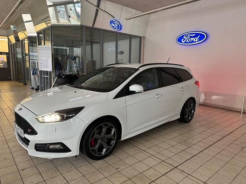 Gebraucht Ford Focus ST 250 PS (183 kW) 2017 Weiß Kombi