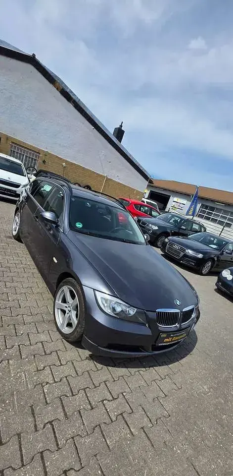 Gebraucht BMW 325 218 PS (160 kW) 2006 Sparkling graphite metallic Kombi