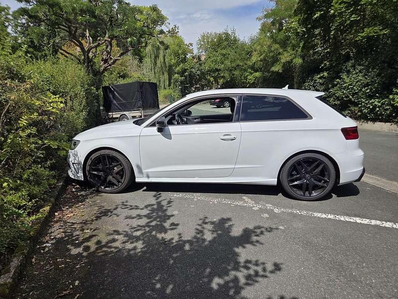 Weiß Gebraucht 2016 Audi S3 Design Coupé | 30.000 € - Bild 1/4