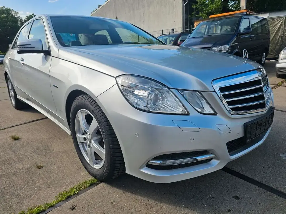 Gebraucht Mercedes E200 184 PS (135 kW) 2012 Silber Limousine