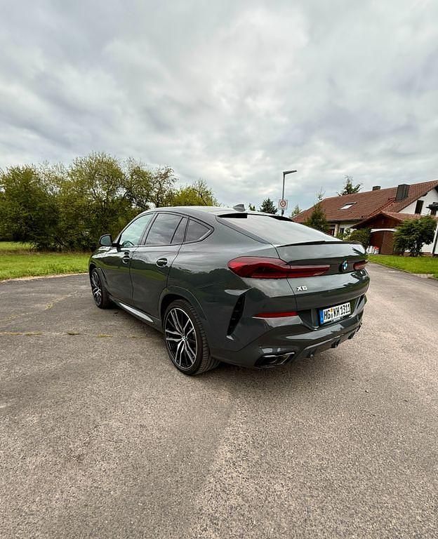 Grau Gebraucht 2023 BMW X6 M50 Performance SUV | 75.900 € - Bild 1/4
