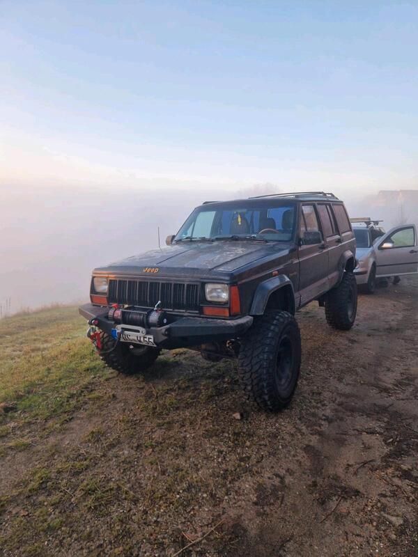 Schwarz Gebraucht 1996 Jeep Cherokee SUV | 6.500 € (Guter Preis) - Bild 1/4